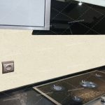 نما داخلی-کف-آشپزخانه با سنگ سفید کرم هرسین مرمریت